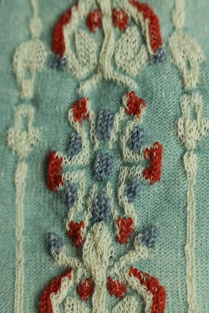 ręcznie haftowany fragment